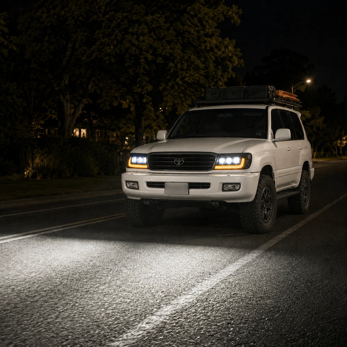 1998-2003 Toyota Land Cruiser 100 LED Triple Projector Headlights Assembly — light effect in night — H-LC100-98