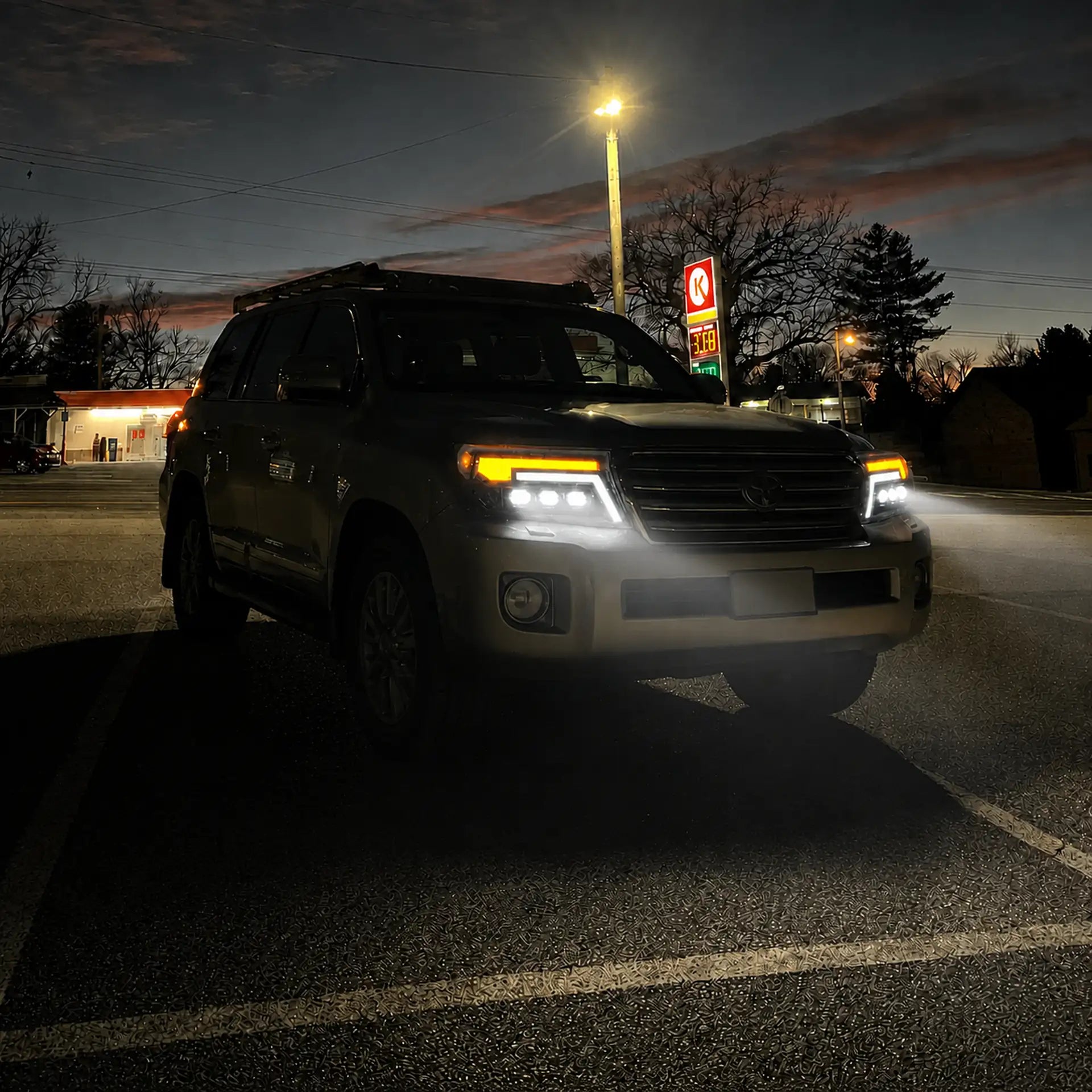 2008-2015 Toyota Land Cruiser 200 LED Triple Projector Headlights Assembly — beam effect in night — H-LC200-08